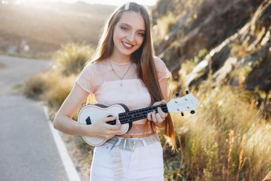 Flight TUS-MartyD Signature - ukulele sopranowe z pokrowcem z serii TRAVEL sygnowane Marty Dominguez