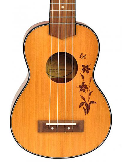 Mellow UKS-525 - Ukulele sopranowe z cienkim pudłem rezonansowym o wypukłej płycie tylnej