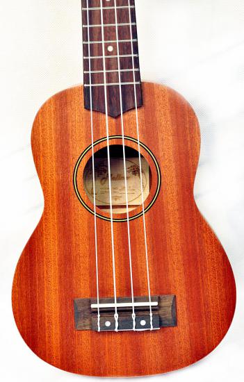Mellow UK1 - Ukulele sopranowe z drewna egzotycznego